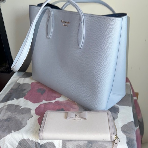 Kate Spade ♠️ Bleeker Large Light Blue Tote and Ribbon Wallet Set EUC - Picture 4 of 6